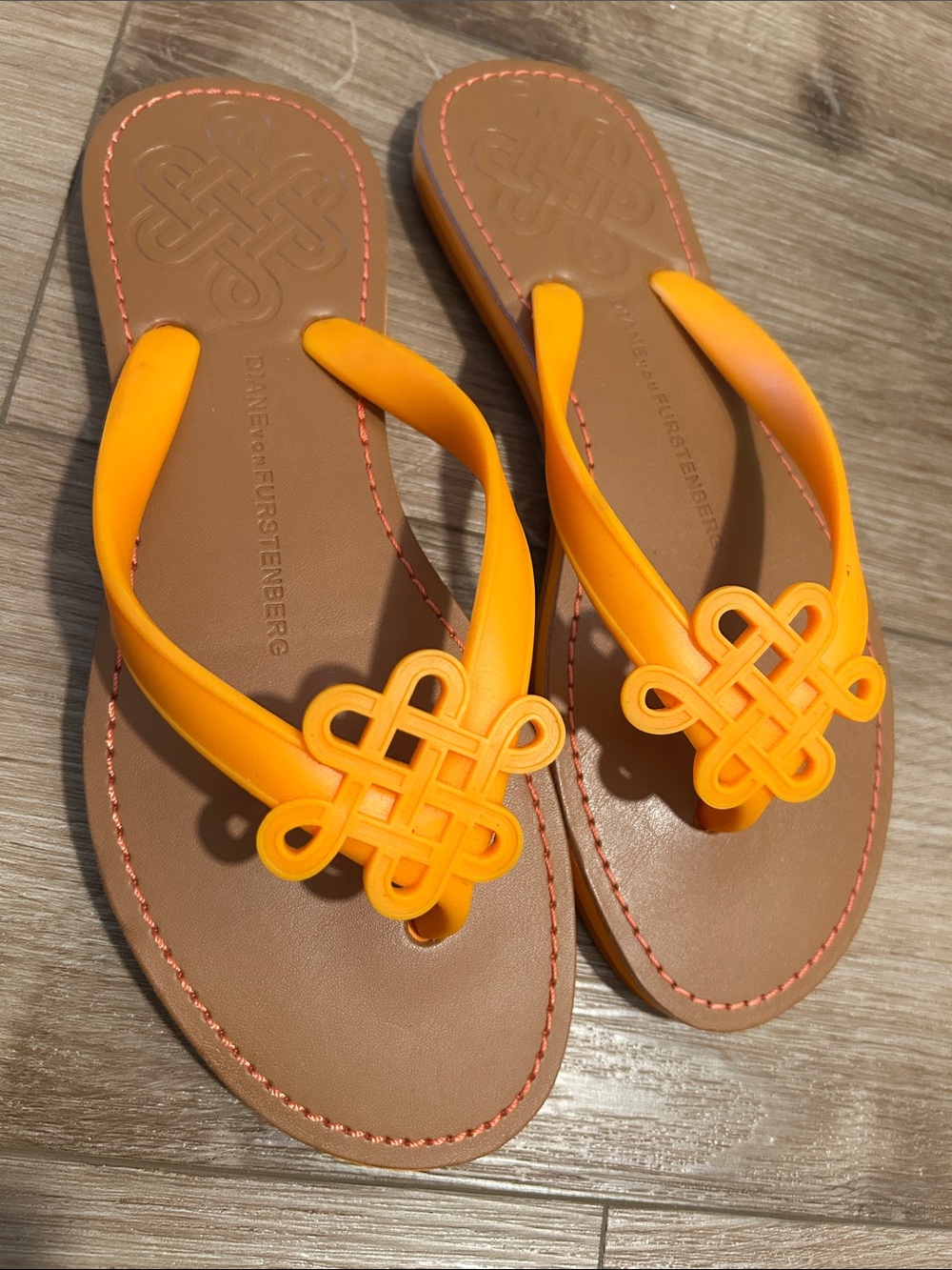 Diane Von Furstenberg Bright Orange Knot-Accent Leather Flip Flops